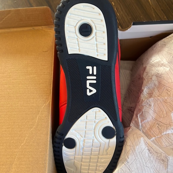 Men’s Fila sz11 NWB - Picture 1 of 4